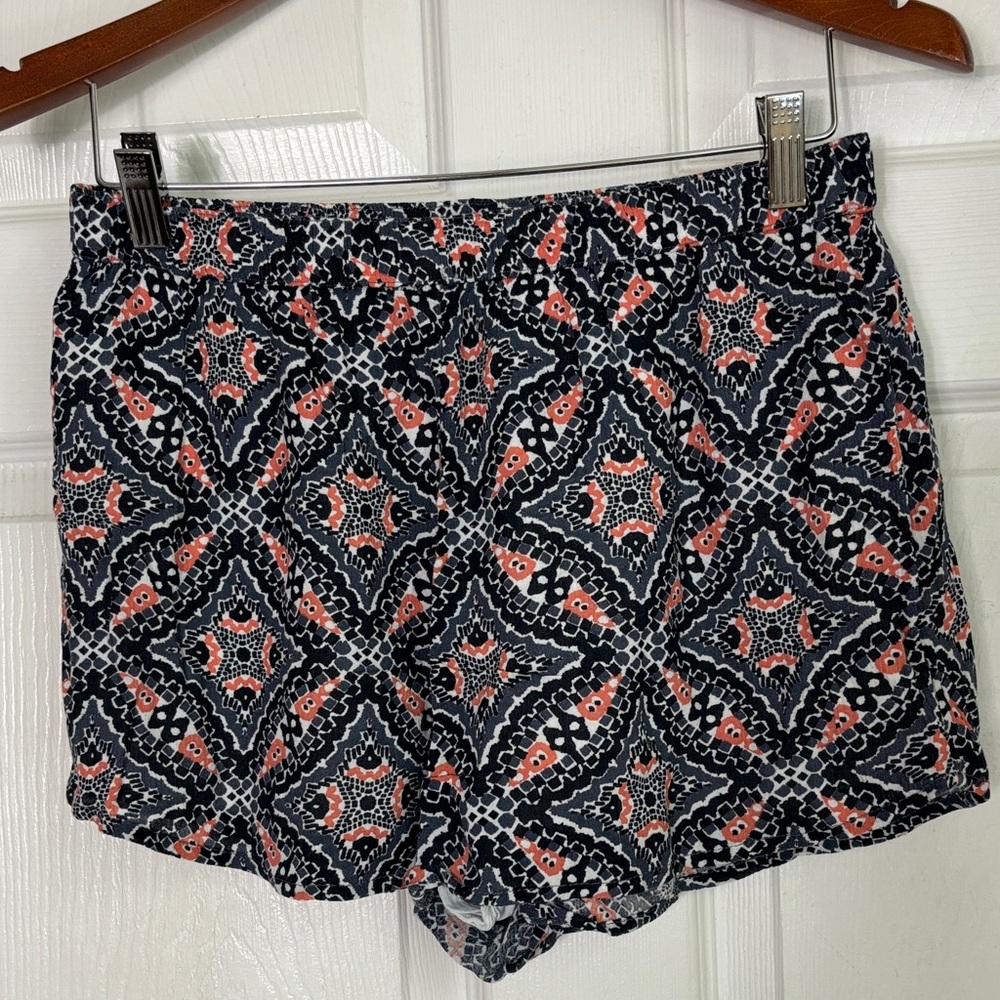 Abercrombie & Fitch geometric print abstract Shorts size Large 100% Viscose